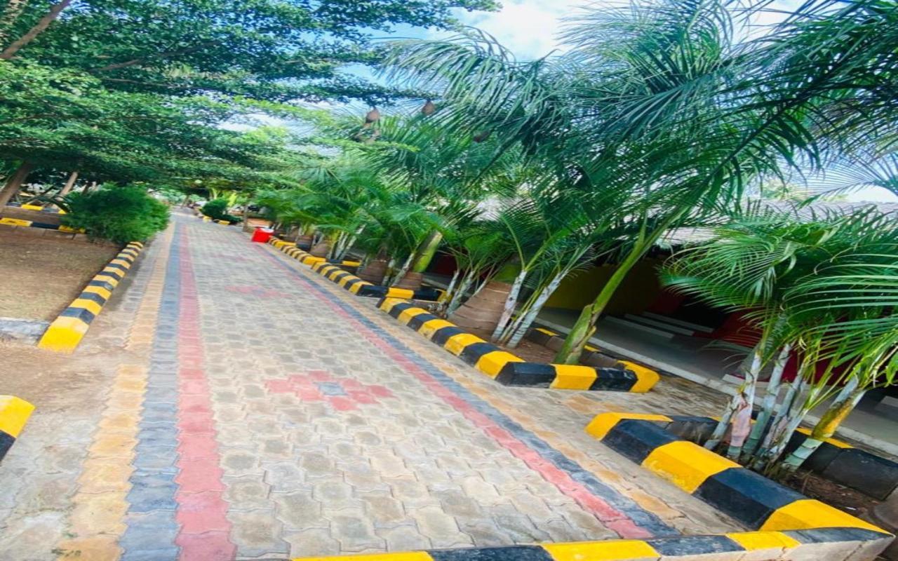 Hotel Megha Resort Hampi Kültér fotó